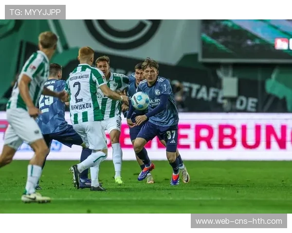 球迷现场助威成德甲特色，沙尔克主场氛围提升球队表现