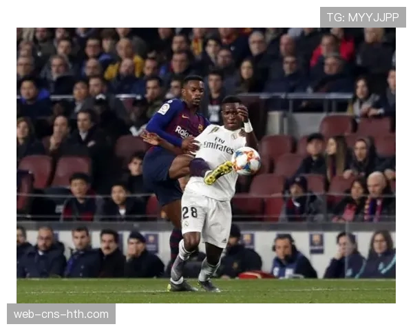 瞬间聚焦：维尼修斯边路1v2成功抢断，策动致命反击